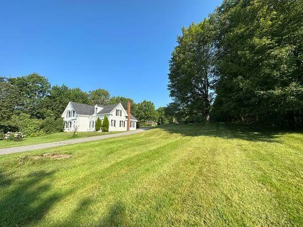 829 Lewiston Road West Gardiner ME 04345