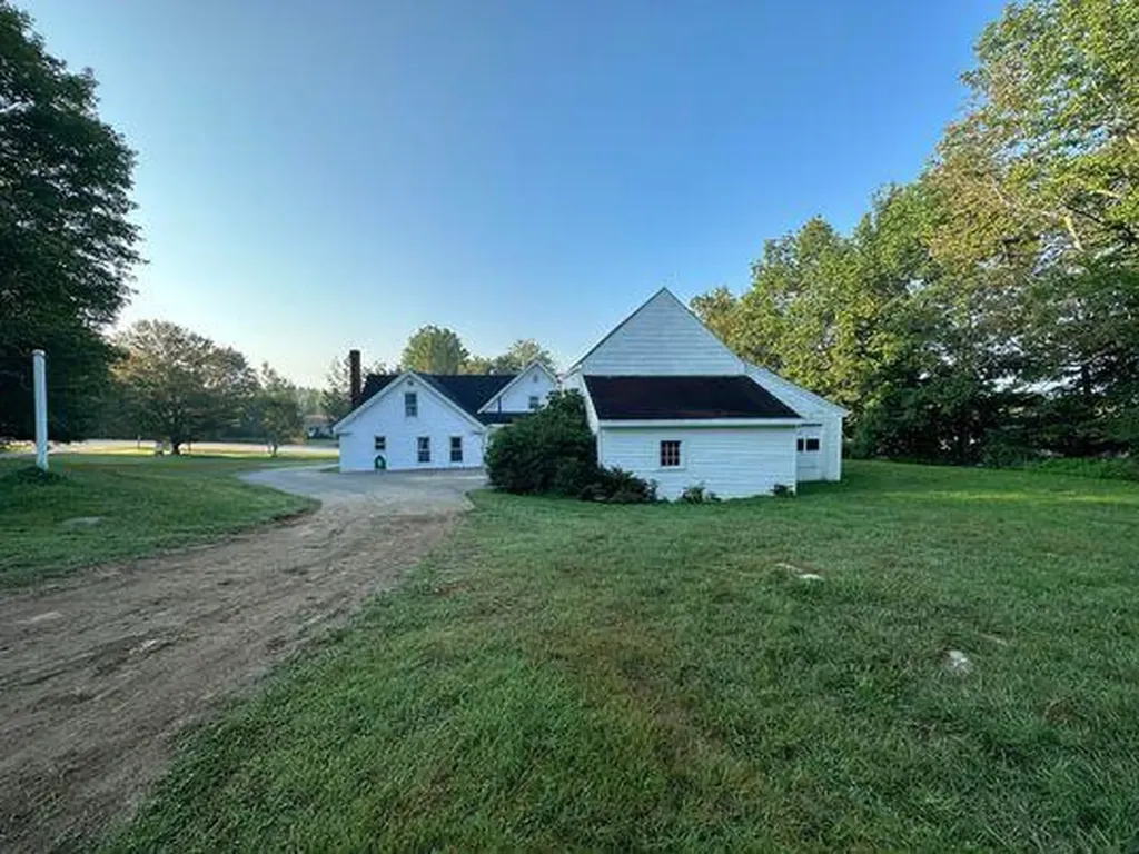 829 Lewiston Road West Gardiner ME 04345