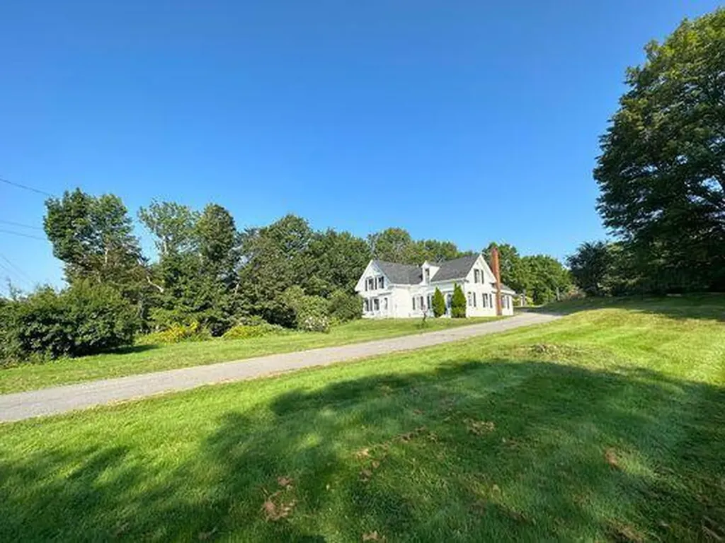 829 Lewiston Road West Gardiner ME 04345