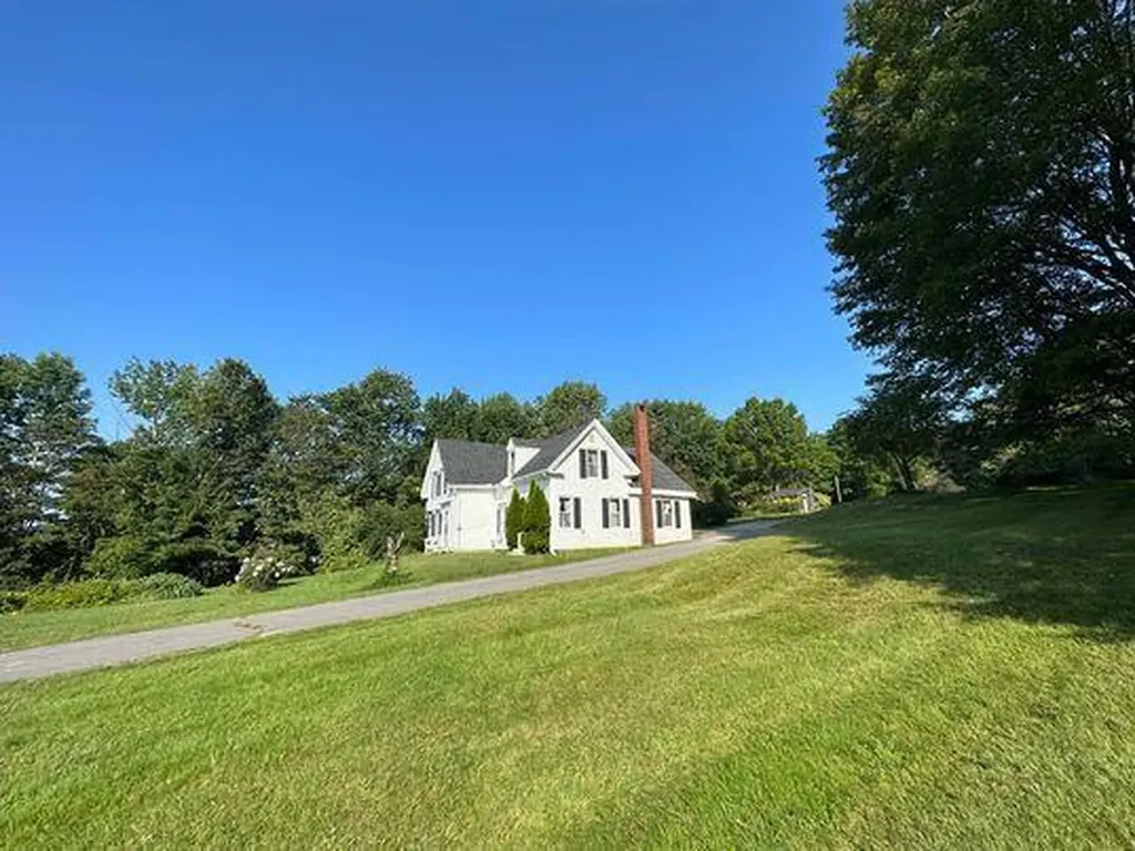 829 Lewiston Road West Gardiner ME 04345