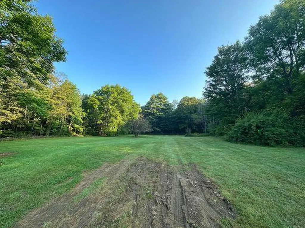 829 Lewiston Road West Gardiner ME 04345
