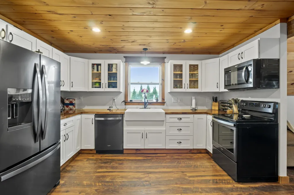 602 Woodman Hill Road Minot ME 04258