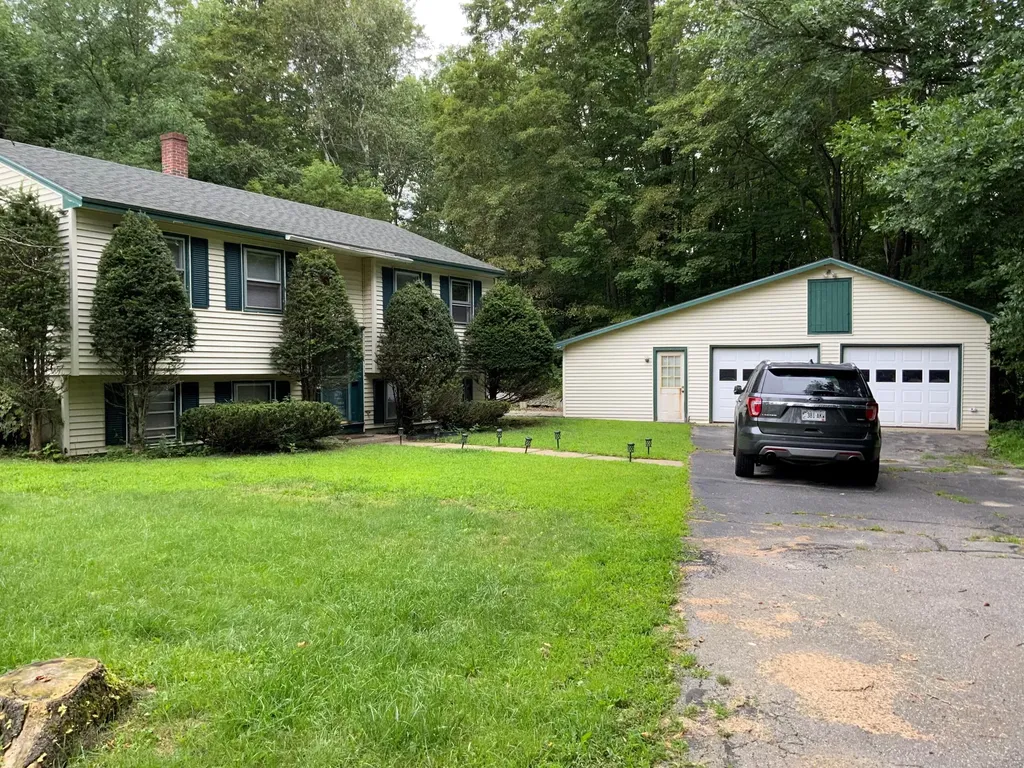9 Easy Street Farmingdale ME 04344