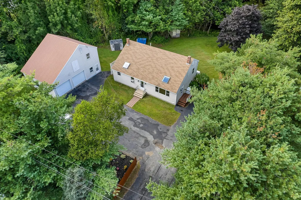 8 Spear Drive Bowdoinham ME 04008