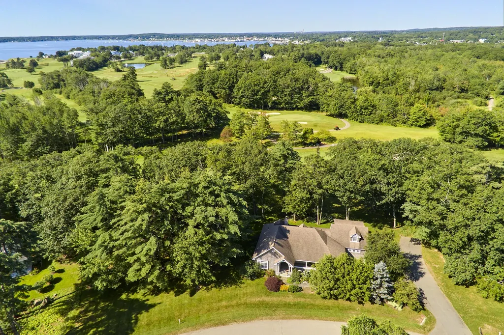 85 Eastward Rockport ME 04856