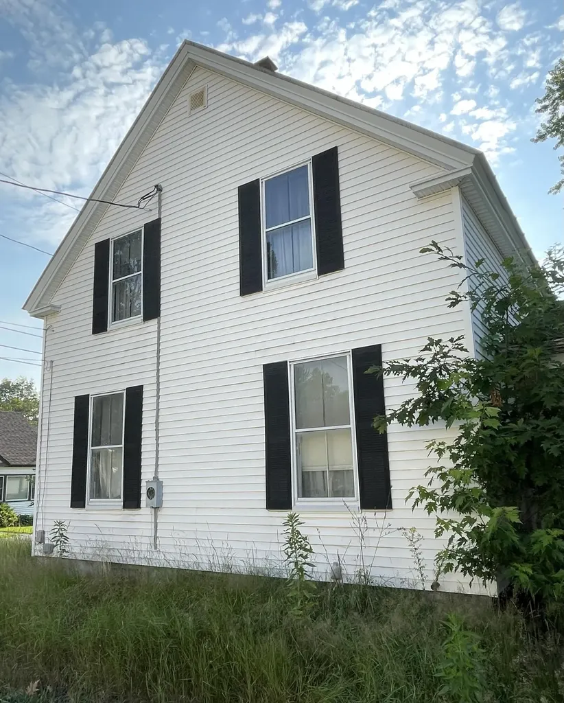 18 Front Street Topsham ME 04086