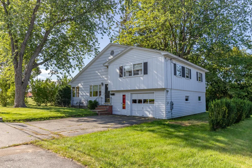 227 Chamberlain Street Brewer ME 04412