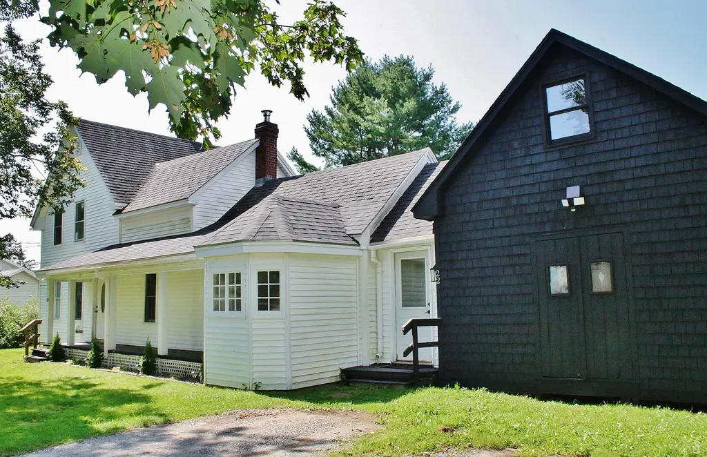 22 Booker Street Thomaston ME 04861