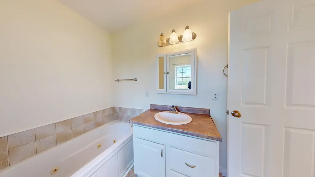 841 Gardiner Road Wales ME 04280