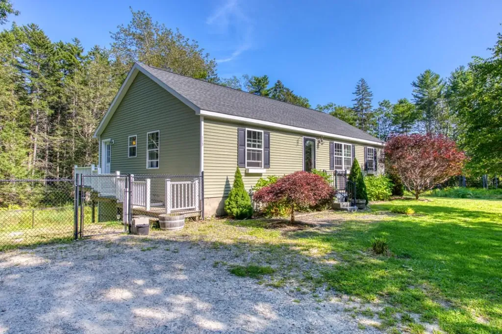 113 West Side Road Boothbay ME 04537