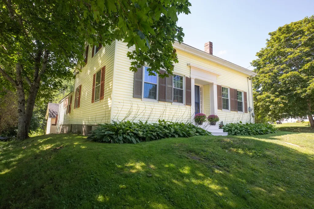 31 Commercial Street Winterport ME 04496