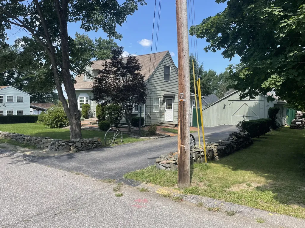 22 Round Hill Street Biddeford ME 04005