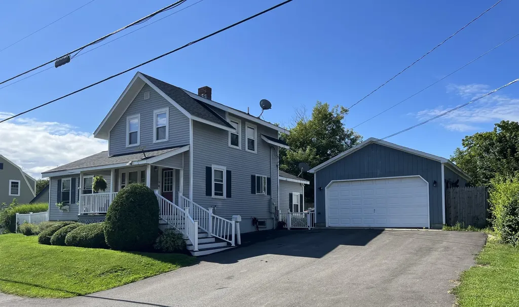16 Lawn Avenue Rockland ME 04841