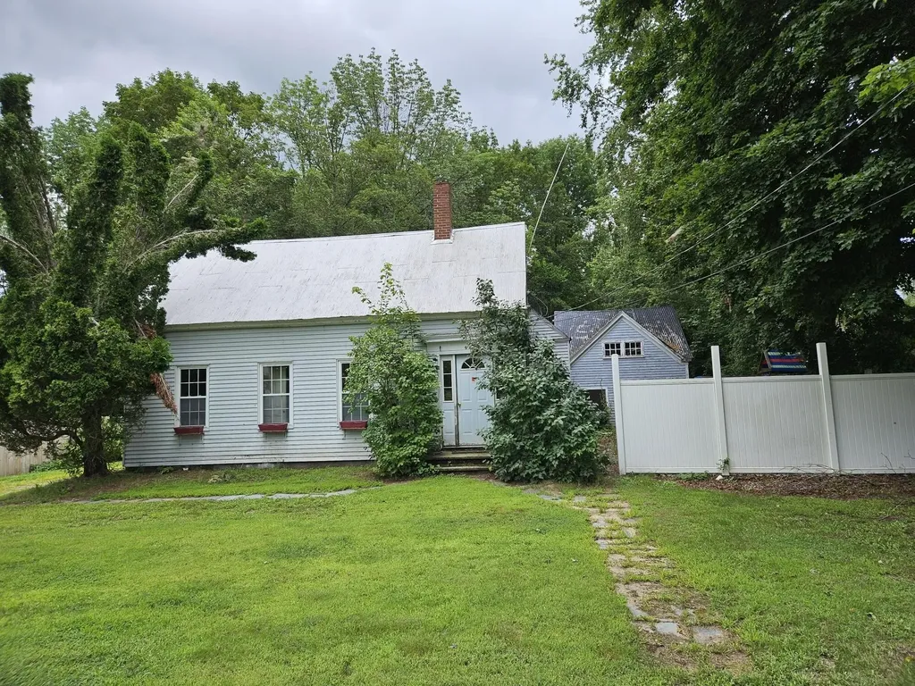 86 Turner Street Buckfield ME 04220