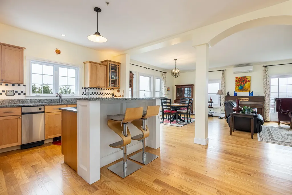 24 Brackett Street Portland ME 04102