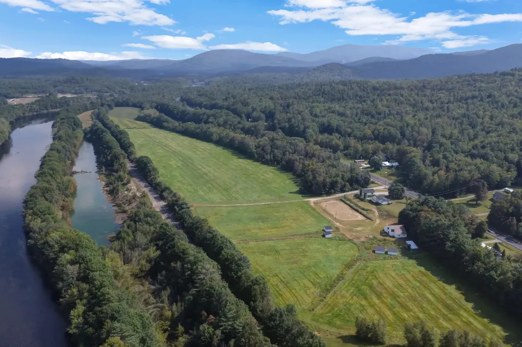 476 Auburn Road Peru ME 04290