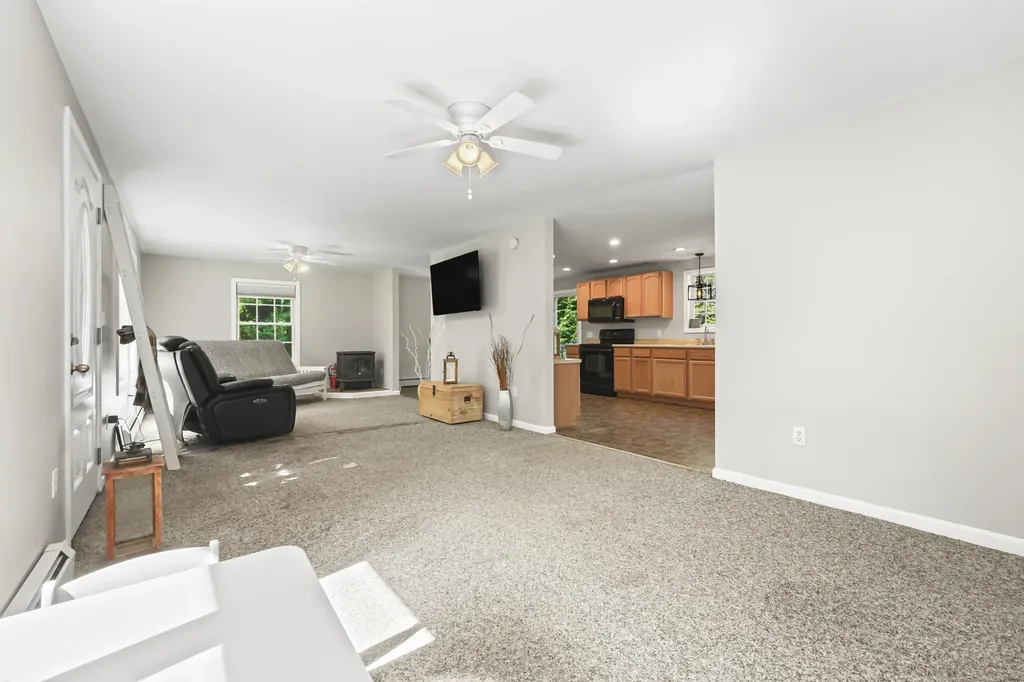 319 King Hill Road Naples ME 04055