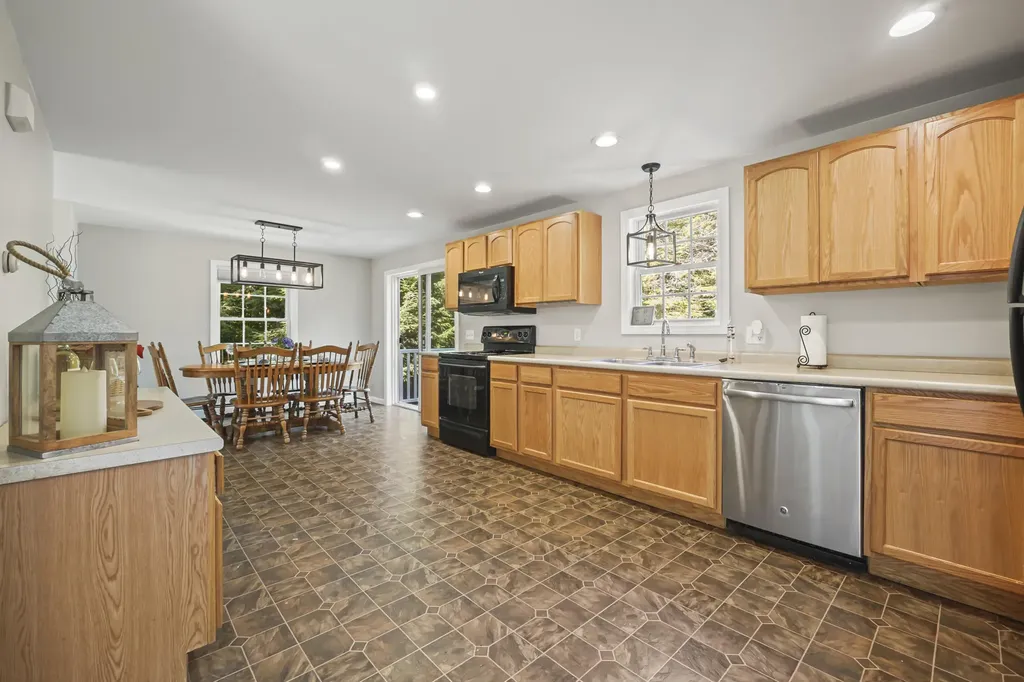 319 King Hill Road Naples ME 04055