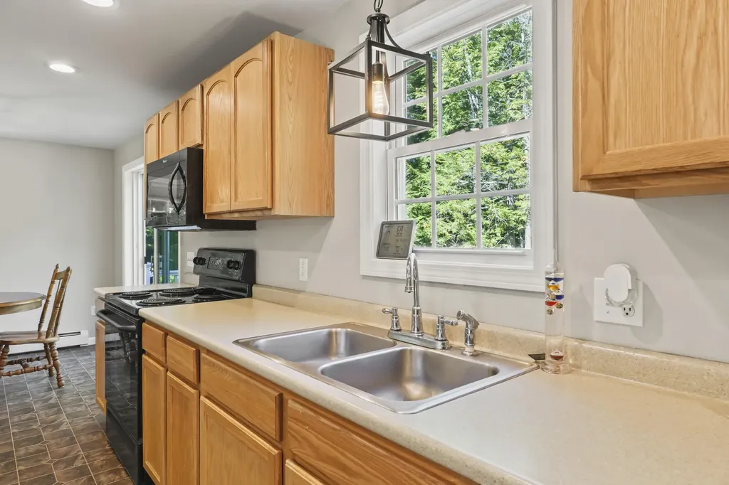 319 King Hill Road Naples ME 04055