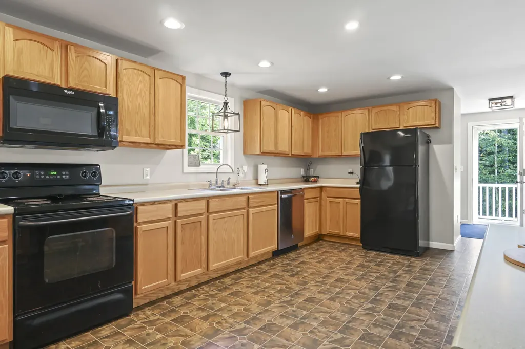 319 King Hill Road Naples ME 04055