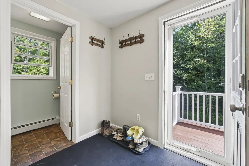 319 King Hill Road Naples ME 04055