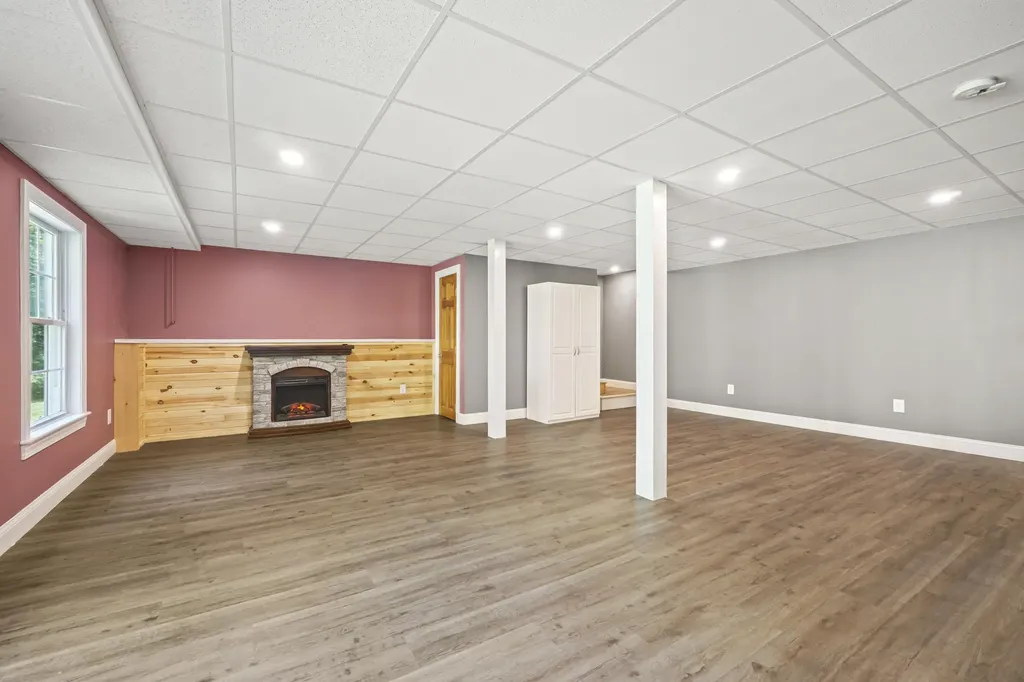 319 King Hill Road Naples ME 04055