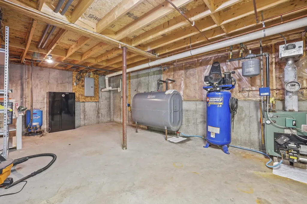 319 King Hill Road Naples ME 04055