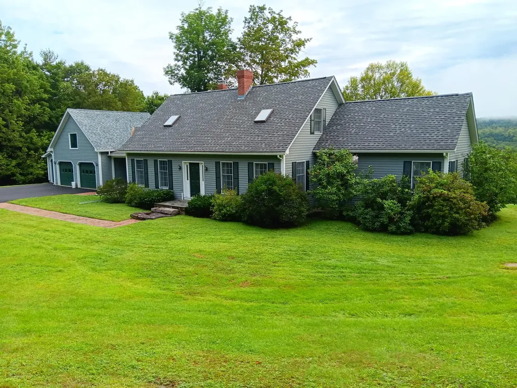 360 Paris Road Hebron ME 04238
