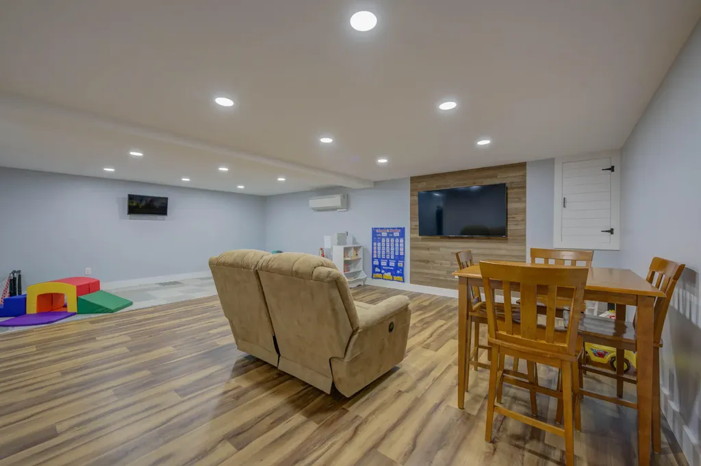209 Royal Road Pownal ME 04069