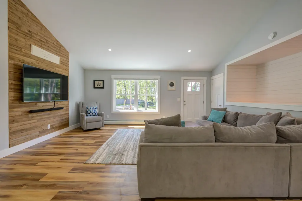 209 Royal Road Pownal ME 04069