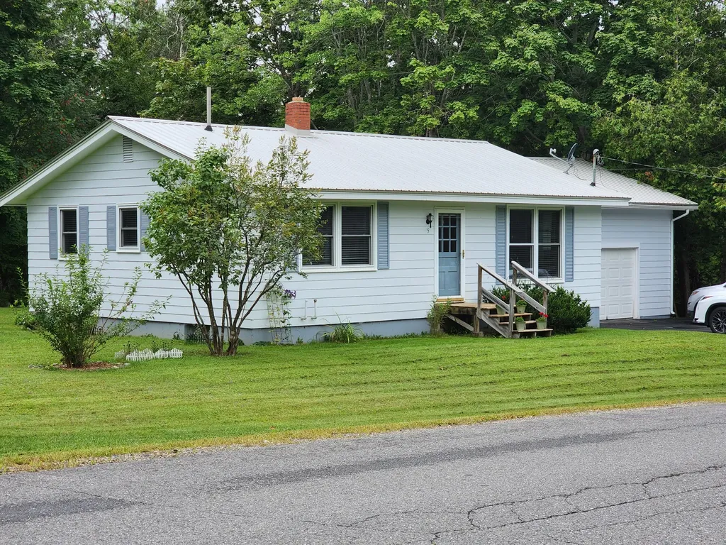 5 Evergreen Drive Lincoln ME 04457