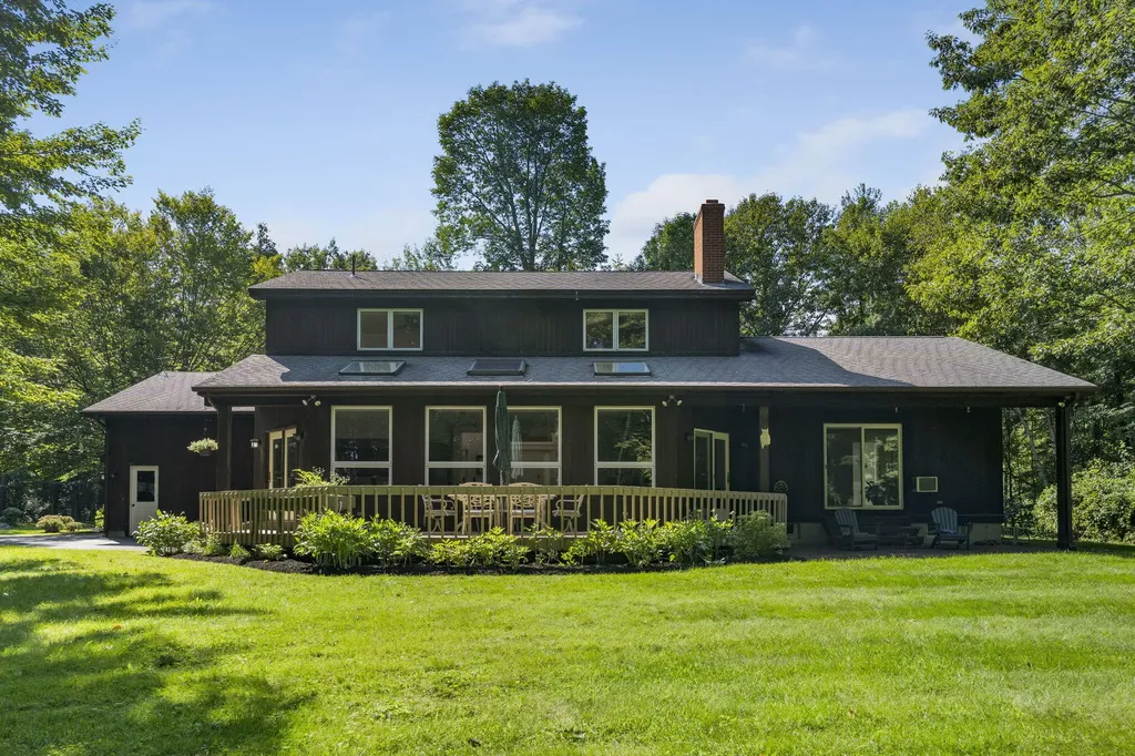 19 Stonecrest Drive Falmouth ME 04105