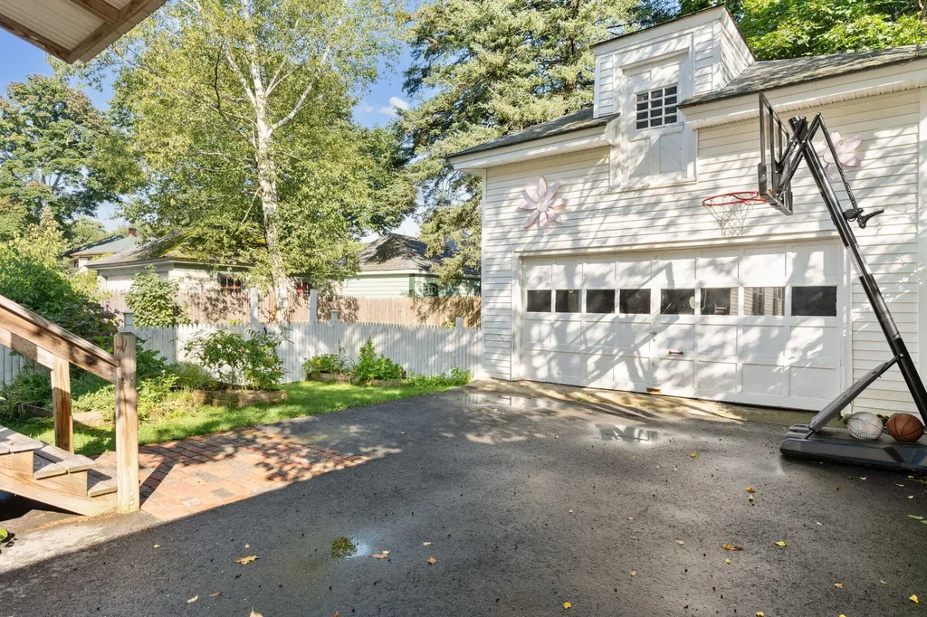 18 Edgewood Road South Portland ME 04106