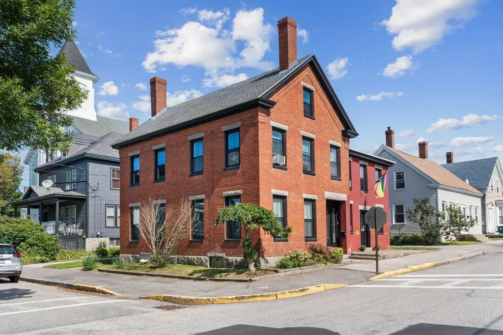 27 Summer Street Biddeford ME 04005