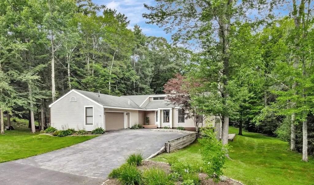 15 Meredith Drive Brunswick ME 04011
