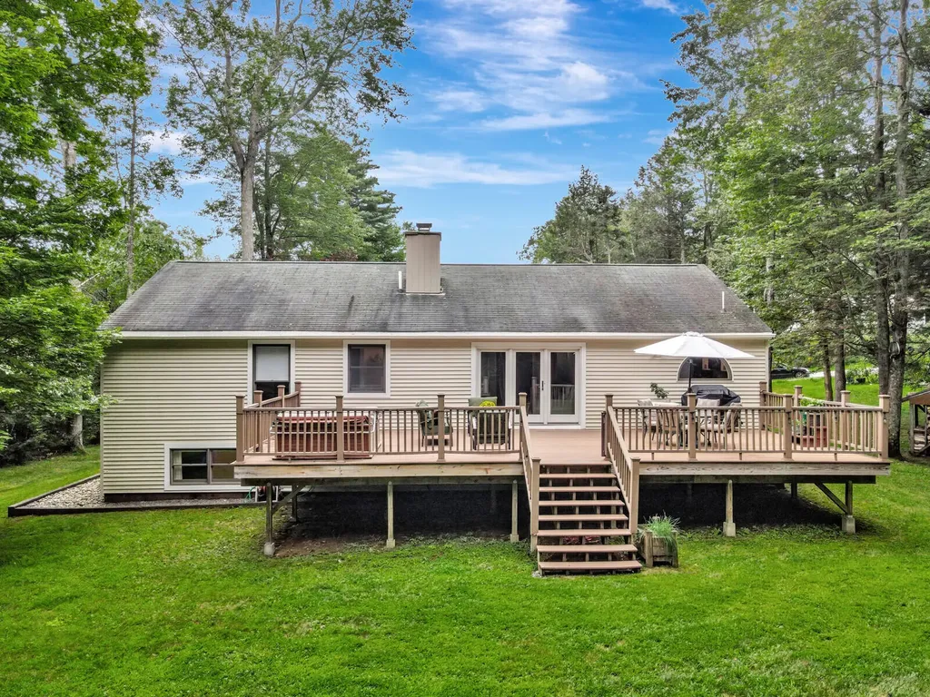 15 Meredith Drive Brunswick ME 04011