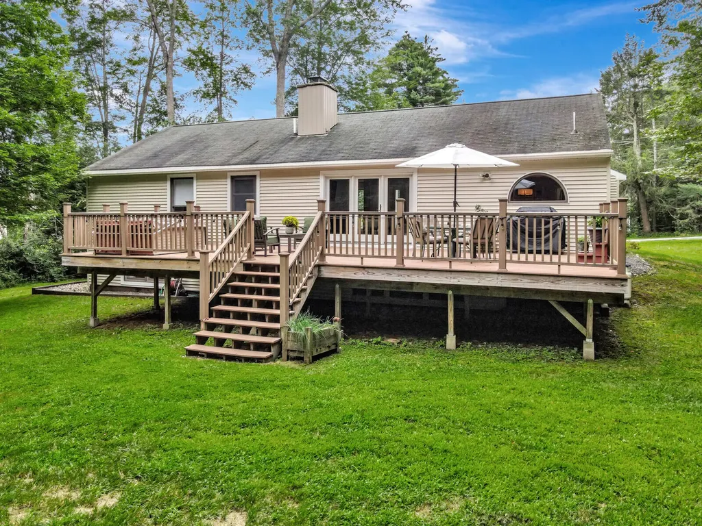 15 Meredith Drive Brunswick ME 04011