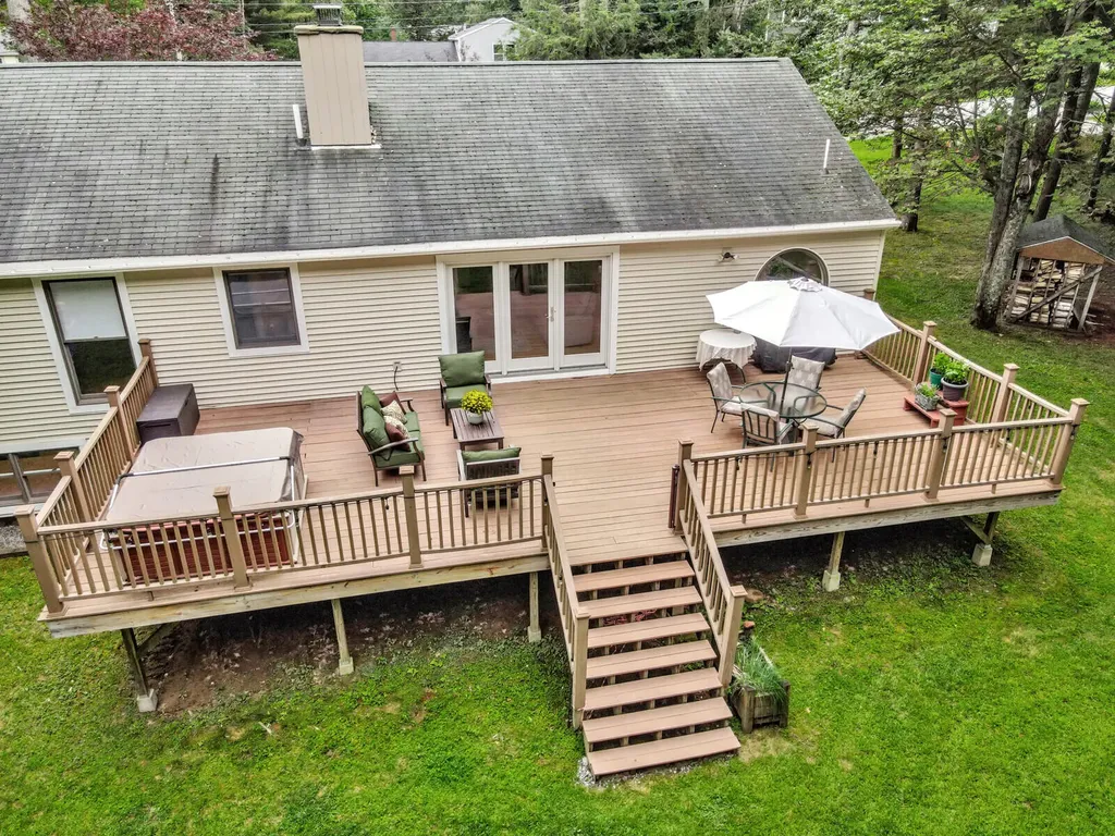 15 Meredith Drive Brunswick ME 04011
