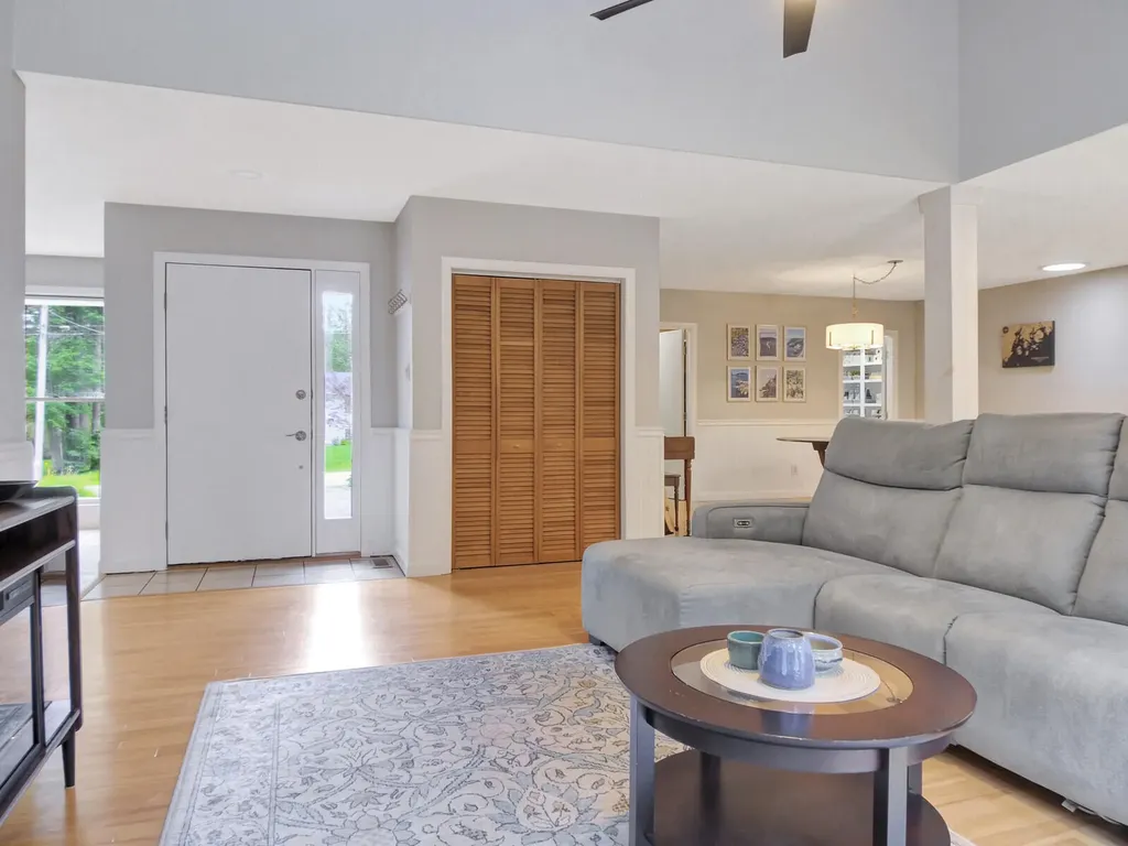 15 Meredith Drive Brunswick ME 04011