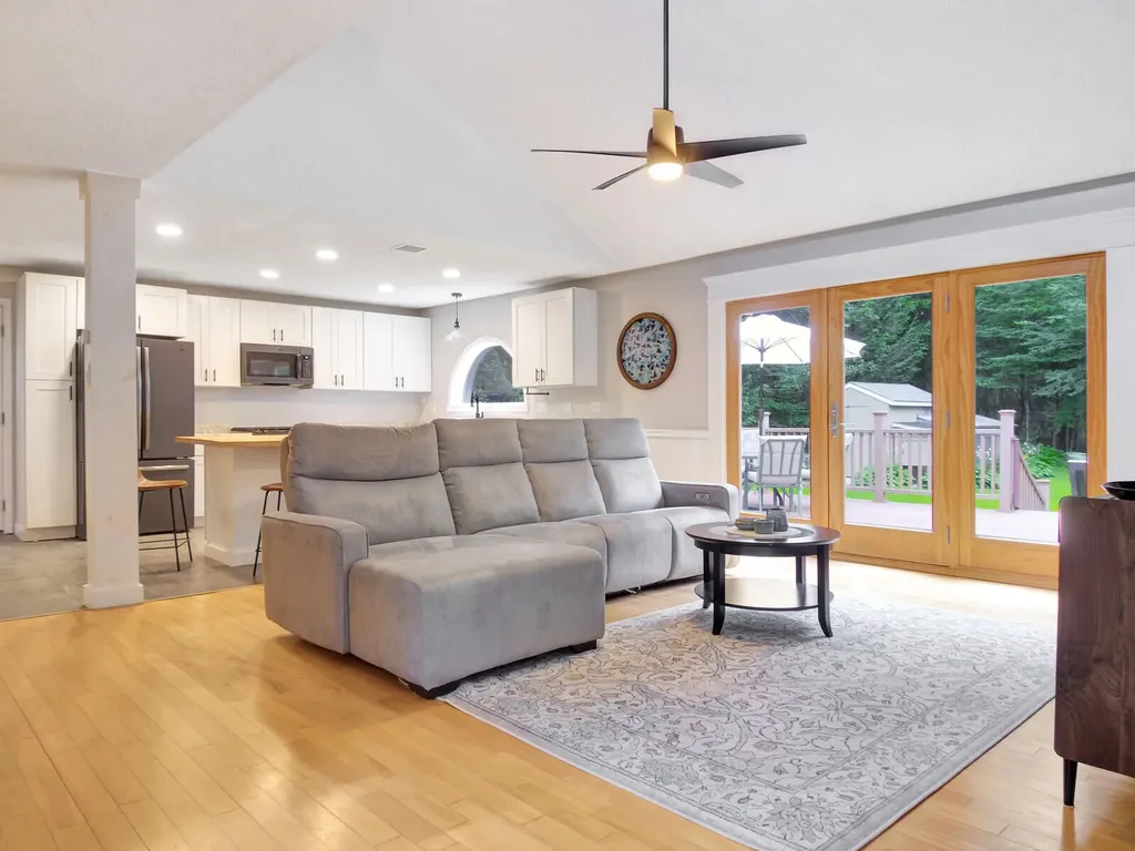 15 Meredith Drive Brunswick ME 04011