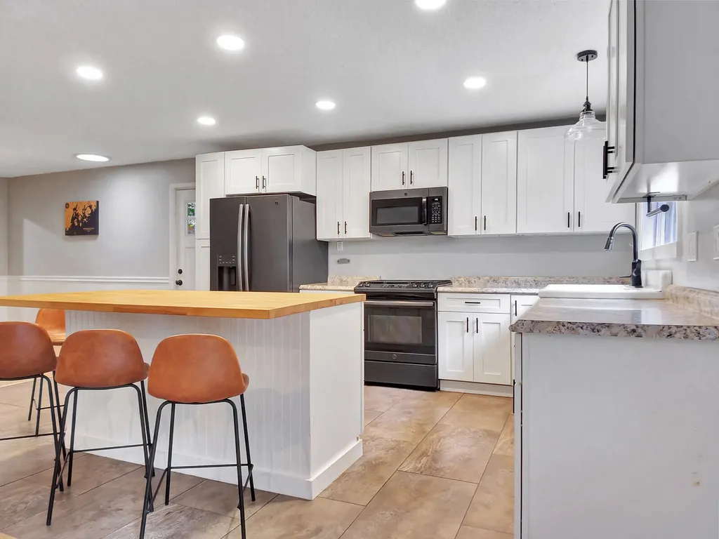 15 Meredith Drive Brunswick ME 04011