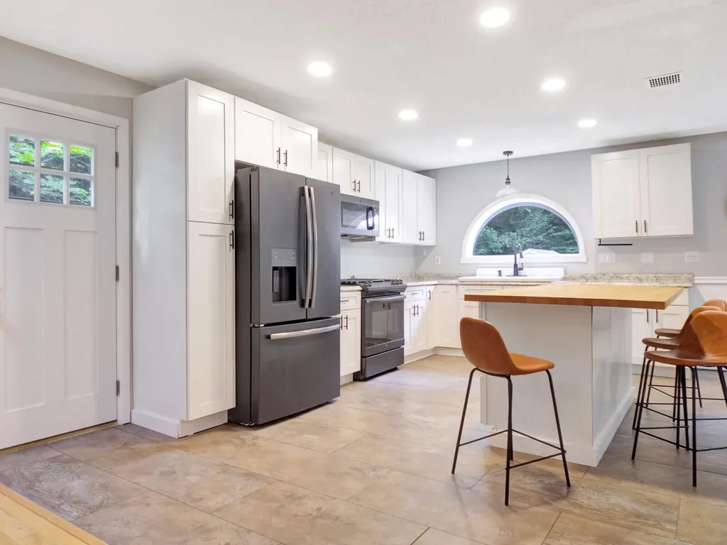 15 Meredith Drive Brunswick ME 04011