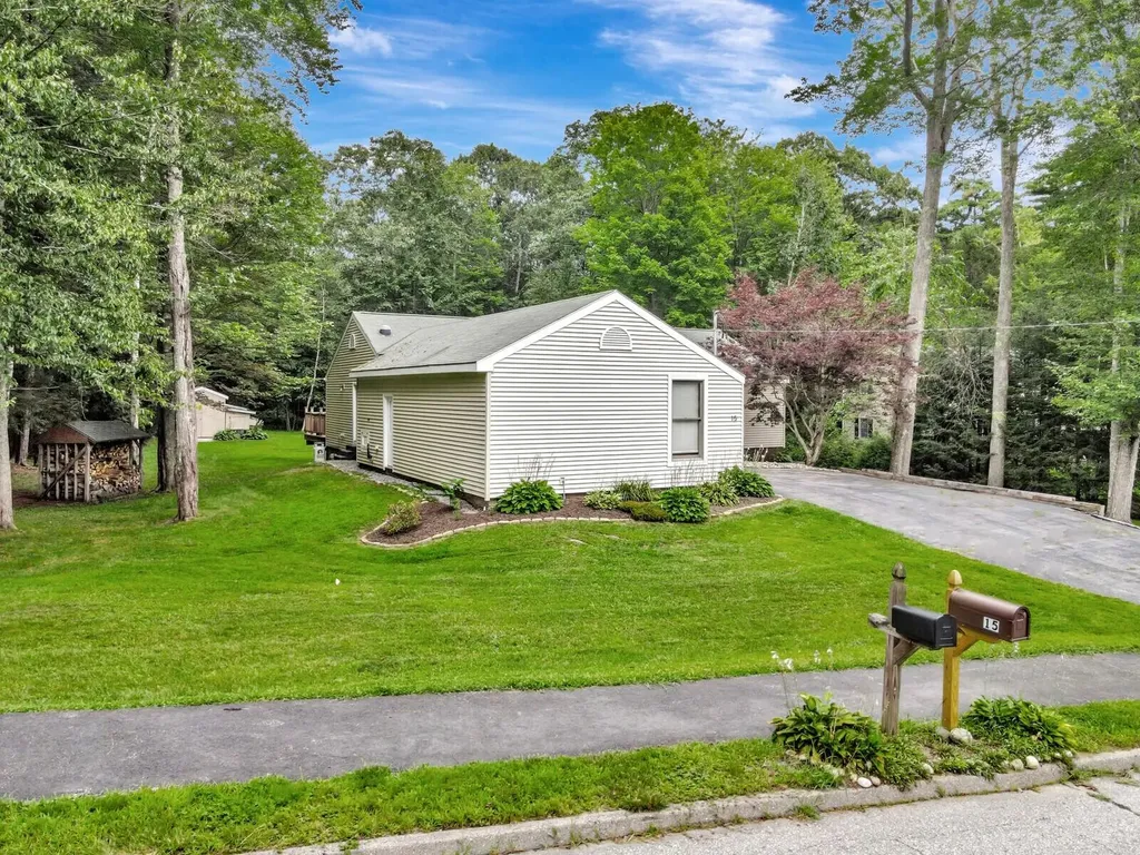 15 Meredith Drive Brunswick ME 04011
