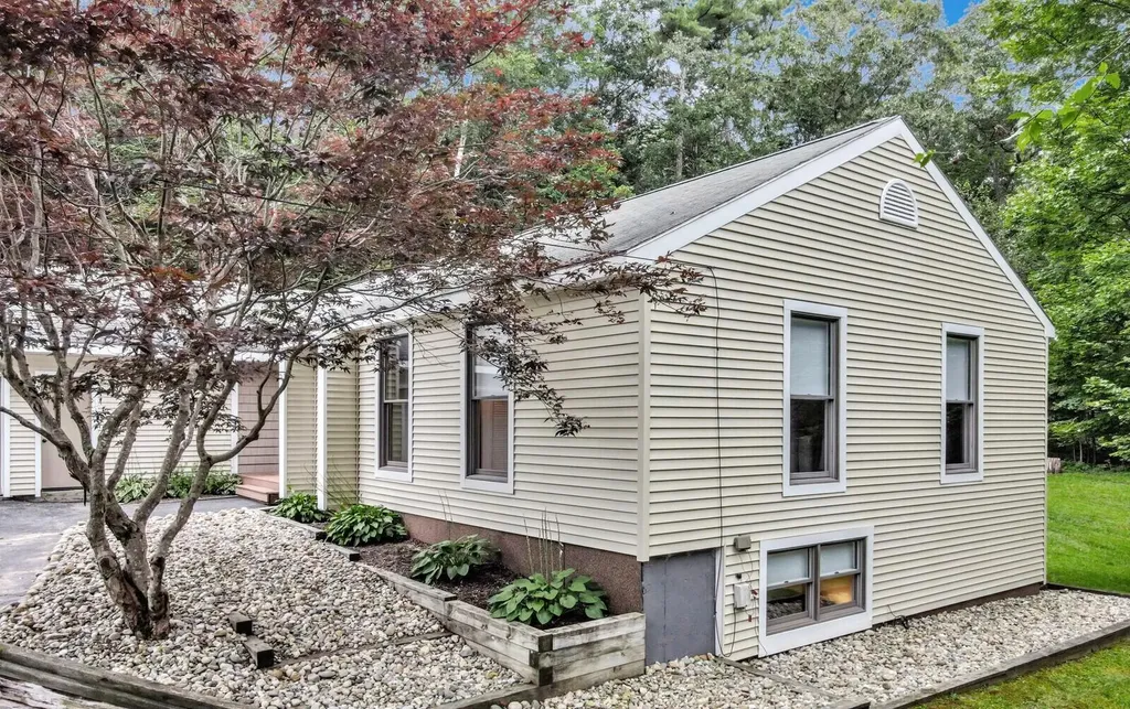 15 Meredith Drive Brunswick ME 04011