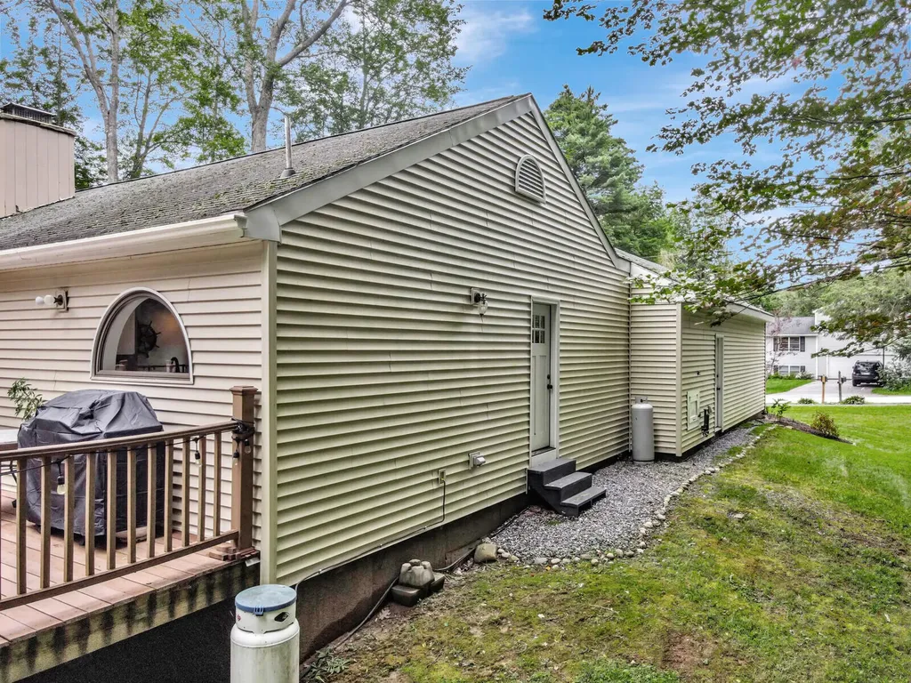15 Meredith Drive Brunswick ME 04011