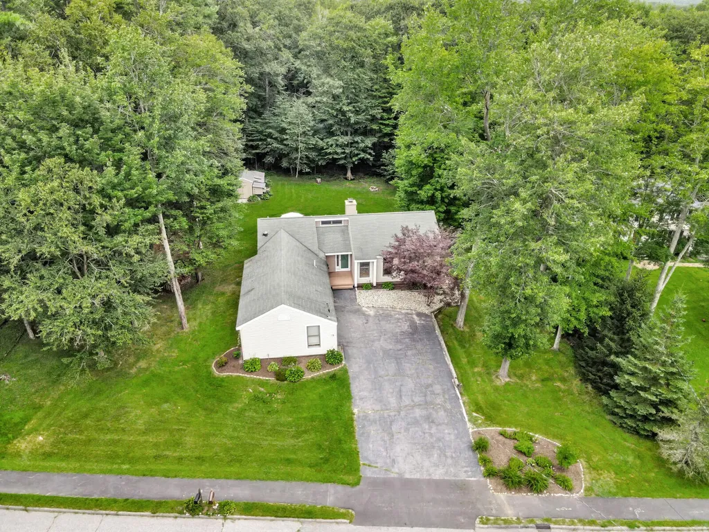 15 Meredith Drive Brunswick ME 04011
