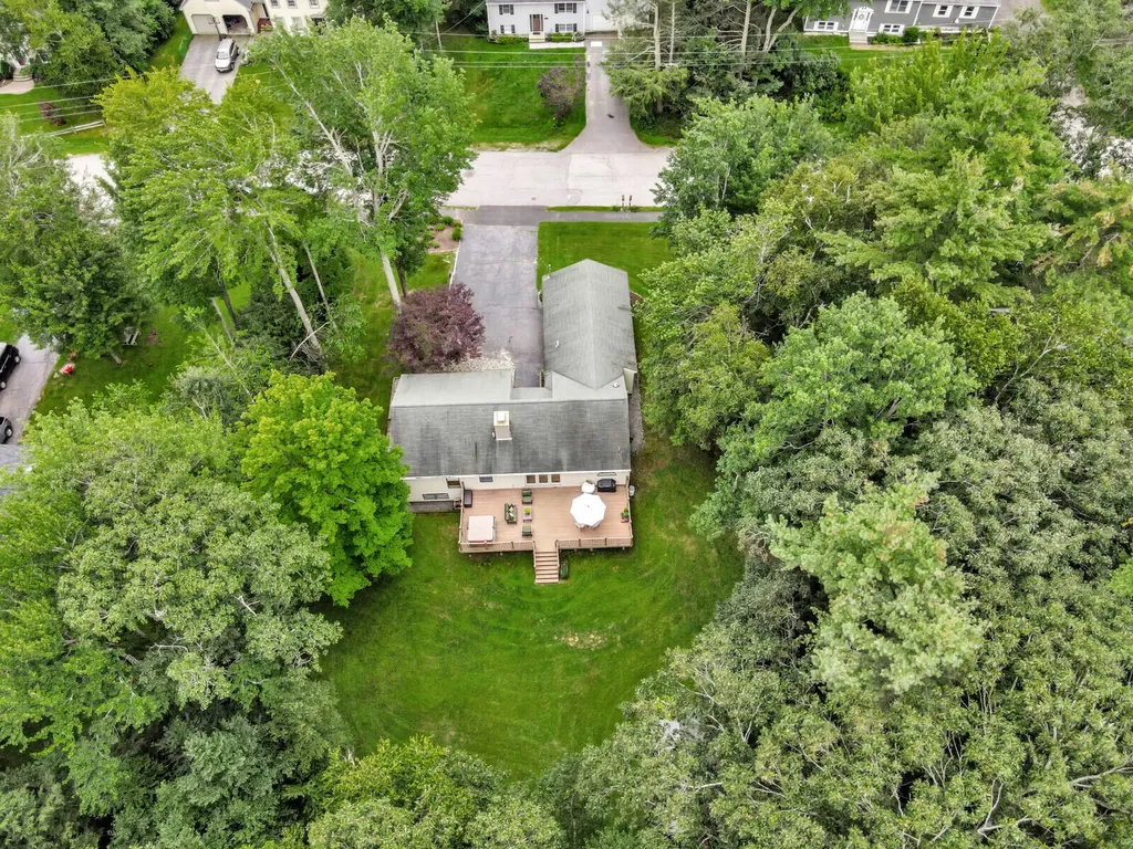 15 Meredith Drive Brunswick ME 04011