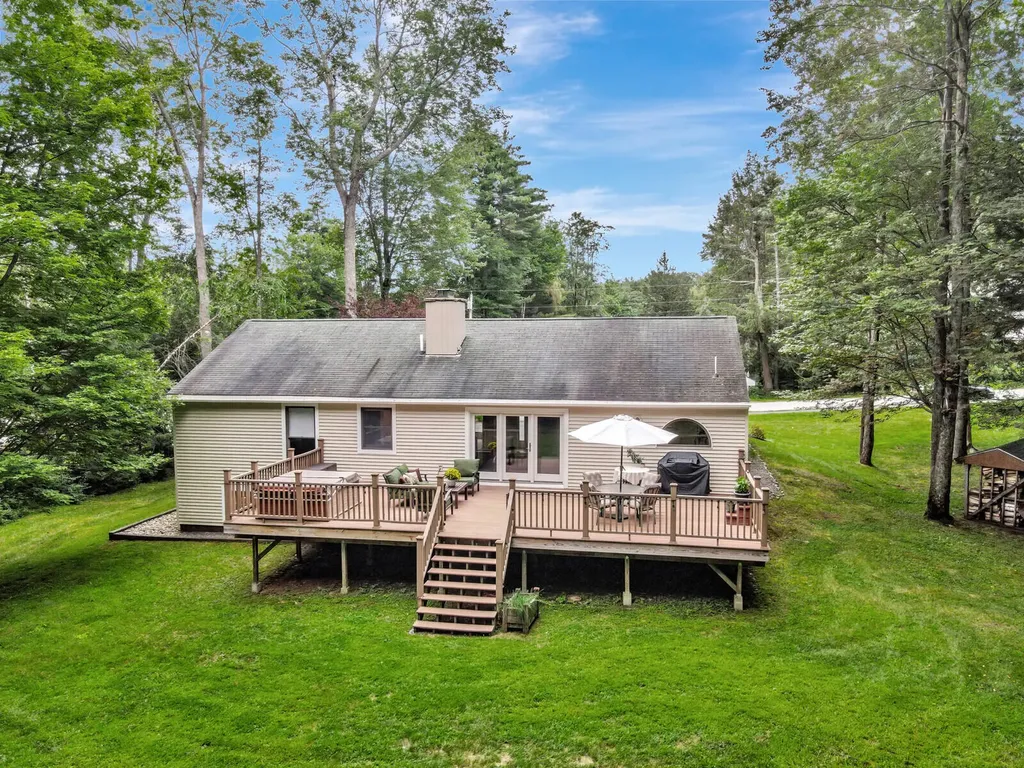 15 Meredith Drive Brunswick ME 04011