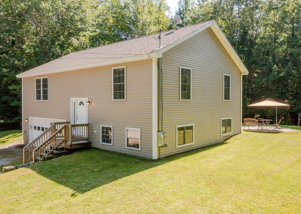 186 Yarmouth Road Gray ME 04039