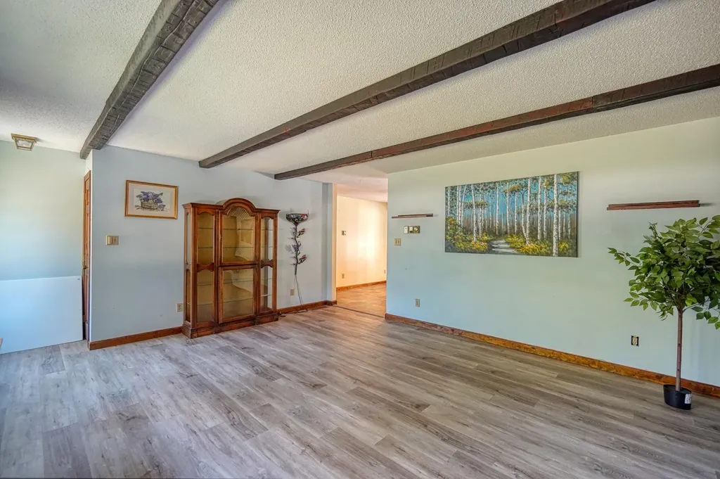 29 Heritage Road Oakland ME 04963